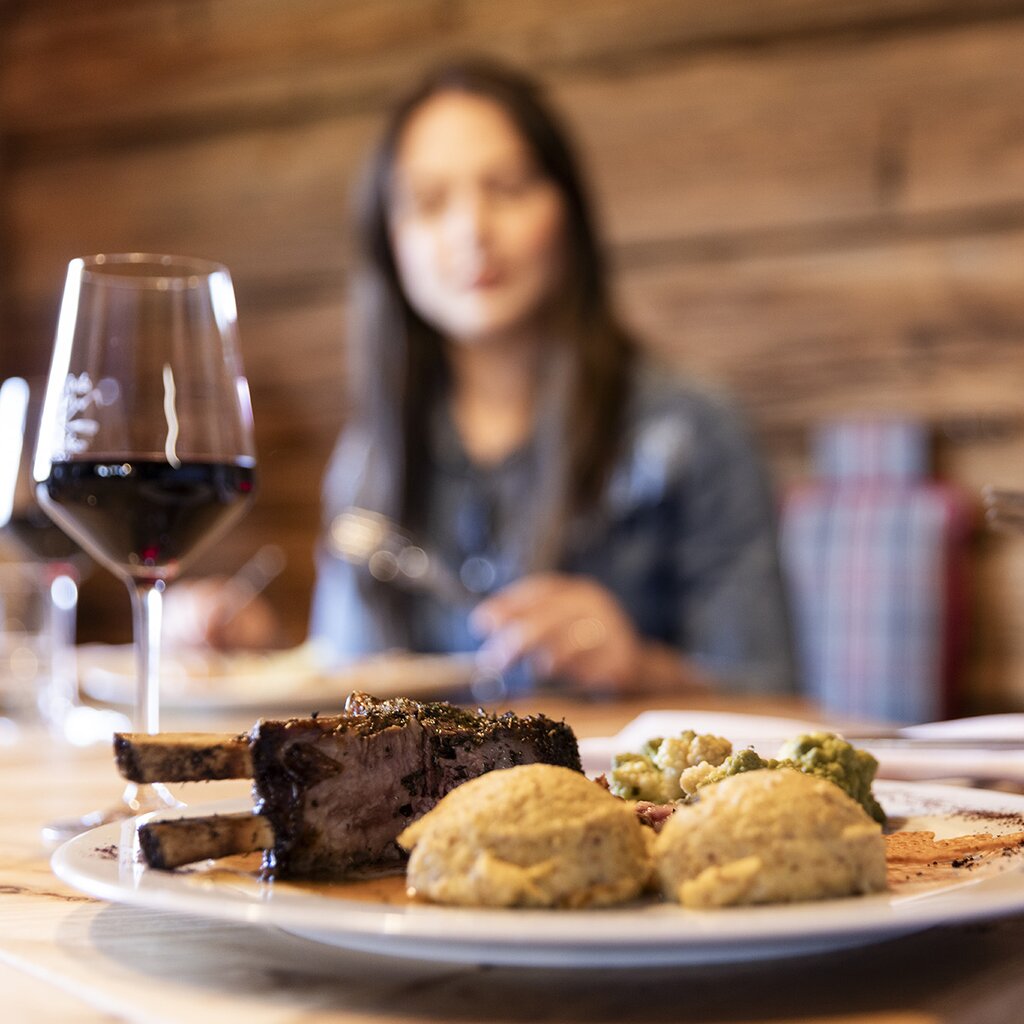 Pranzo tipico in un rifugio in Val di Fassa | © Federico Modica - Archivio Immagini ApT Val di Fassa