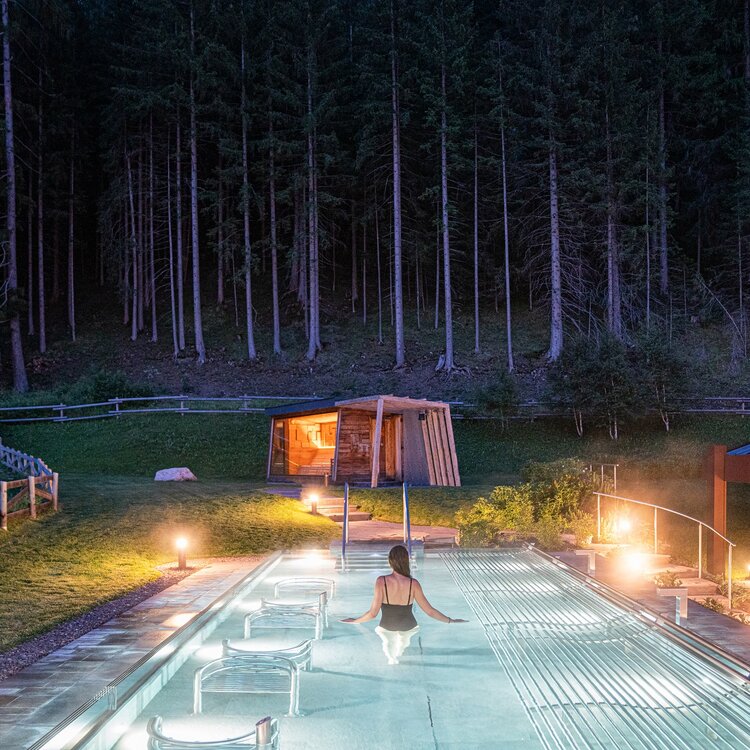 Vasca dell'Enrosadira al QC Terme Dolomiti | © QC Terme Dolomiti - Archivio Immagini APT Val di Fassa