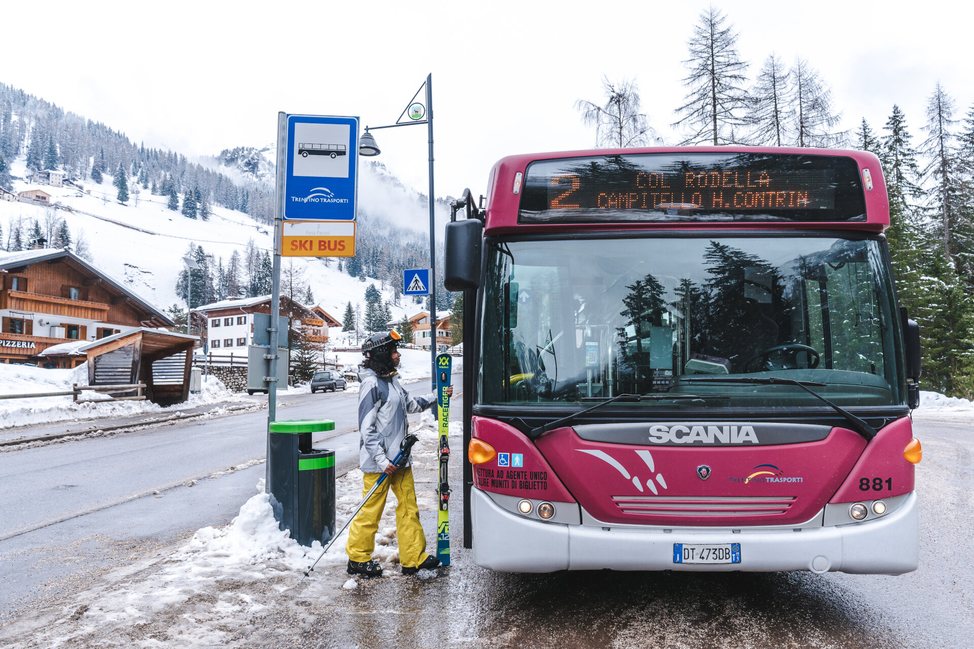 Servizio skibus in Val di Fassa - Muoversi senza auto per raggiungere le piste da sci e i paesi | © Patricia Ramirez - Archivio immagini ApT Val di Fassa