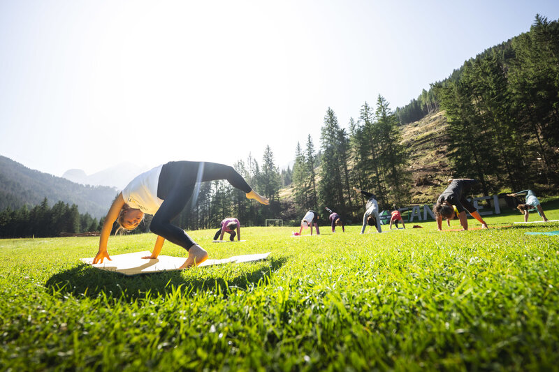 Detomas Tania   Professionelle Yoga , Meditations  Und Tanzlehrerin